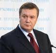 Янукович уменьшил свою зарплату вдвое