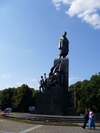 Место за памятником Шевченко уже кем-то занято