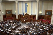 Вход в президиум и трибуну заблокировали депутаты БЮТа