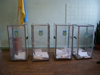 Шесть кандидатов в мэры Харькова получили удостоверения
