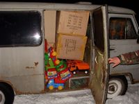 "УАЗ", набитый игрушками, задержали на границе с Россией
