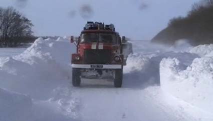 Спасатели вытащили из снежного заноса 4 автомобиля