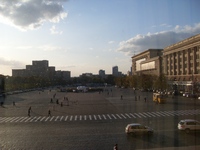 Временно закрывается движение транспорта и меняются автобусные маршруты на площади Свободы
