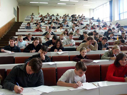 Сегодня в высших учебных заведениях начались вступительные экзамены