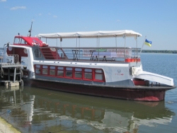 На Печенежском водохранилище будут курсировать 3 туристических теплохода