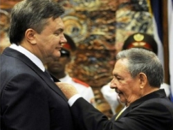 Янукович привезет с Кубы высшую государственную награду