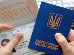 В Украине снизился возраст, с которого можно получить загранпаспорт