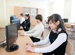 Крымские ученики работают за компьютером без системного блока (+фото)