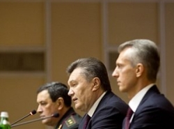 Янукович сегодня представит замену Хорошковскому