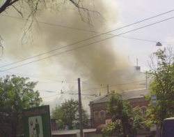 В районе ЮЖД в Харькове сгорели склады (обновлено + ФОТО)