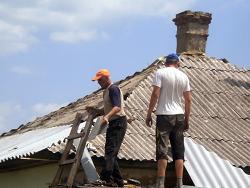 На Харьковщине из-за непогоды в 4 селах сорвало крыши с домов