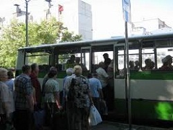 Водителей харьковских автобусов увольняют за отказ везти льготников
