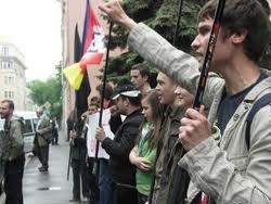 В Харькове прошел "Последний мирный протест"