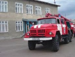 В Харькове горела школа, а в ней четыре избирательные участки (ФОТО)