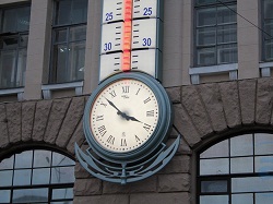 На харьковском "градуснике" сломались часы
