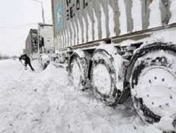 На выходных четыре автомобиля попали в снежные ловушки