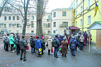 В Харькове люди ночью записывались в очередь, чтобы зарегистрировать недвижимость