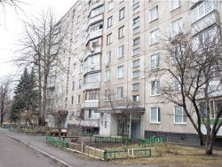 В Харькове 19-летняя девушка выбросилась с крыши дома