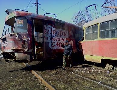 В Харькове трамвай сошел с рельс. Пассажиры отделались ушибами (ФОТО)