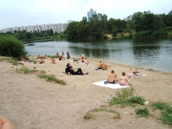 Пляж на Журавлевском сегодня чистят дайверы