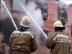 На Харьковщине сгорел деревянный дом
