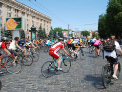 Харьковчане отправились к могиле Папы Римского на велосипедах