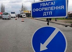 На Полтавском Шляхе маршрутка столкнулась с иномаркой: есть пострадавшие (ФОТО)