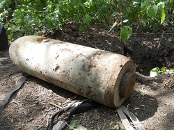 На Харьковщине на берегу реки нашли бомбу
