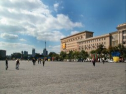 Площадь Свободы в Харькове украсили самой большой вышиванкой в Украине. ФОТО