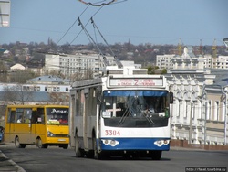 В Харькове на пешеходном переходе ребенка сбил троллейбус