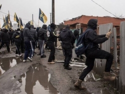 Активисты в Харьковской области забросали коктейлями Молотова дома руководства райотдела полиции