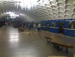 ЧП в метро: человек упал на рельсы