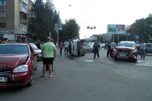 В центре Харькова столкнулись два внедорожника