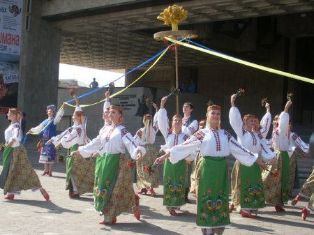 Руководство Львова подарило Харькову скульптуру льва