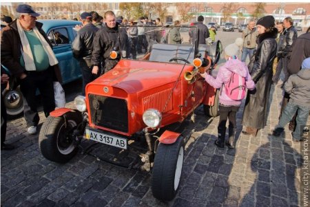 Ретроавтомобили "Cadillak", "Opel Blitz" впервые представили на харьковской выставке (+фото)