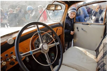 Ретроавтомобили "Cadillak", "Opel Blitz" впервые представили на харьковской выставке (+фото)