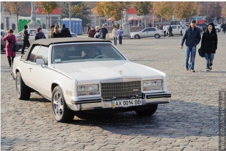 Ретроавтомобили "Cadillak", "Opel Blitz" впервые представили на харьковской выставке (+фото)