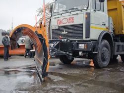 В Харькове закупили две новые снегоуборочные машины