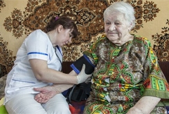 Из-за "Евро-2012" не хватает денег на старых и больных