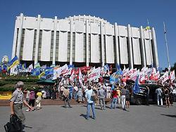 Оппозиция прекращает «языковой» митинг в центре Киева