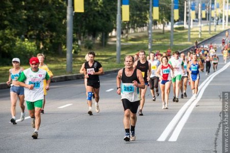 Мэр Харькова пробежал десятикилометровый "марафон" (ФОТО)