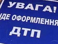 В Харькове девушка на «Ниссане» врезалась в авто госохраны