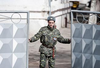 На Харьковщине неизвестные пытались украсть бетонные плиты с воинской части