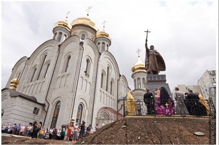 На Салтовке открыли памятник князю Владимиру (ФОТО)