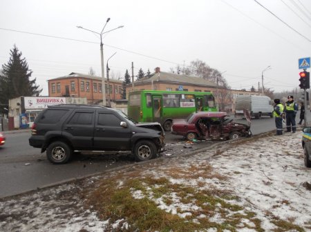 «Пятерка» всмятку и огромная пробка: ДТП на Шевченко (фото, видео)