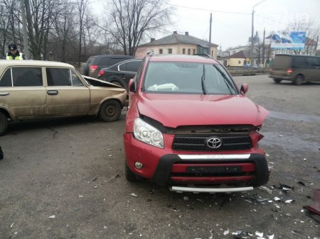 На Шевченко Subaru въехала в «ВАЗ» и Toyota (фото)