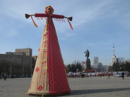 На площади Свободы установили чучело (ФОТО)