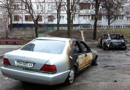 В Харькове на Холодной горе сожгли два автомобиля (+фото)