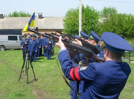 На Харьковщине похоронили летчика погибшего в АТО (ФОТО)