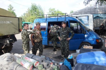 Как харьковчане помогают украинским военным на блокпостах (ФОТО)